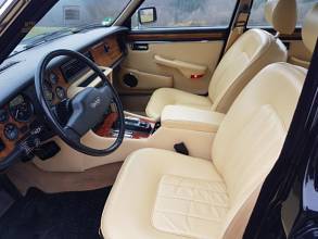 Thumbnail von Daimler Double Six última serie en negro/magnolia