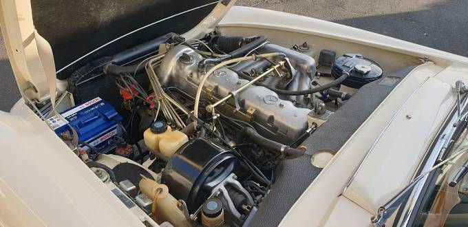 Mercedes Benz Oldtimer 230 SL 