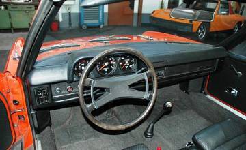 Thumbnail von 914 Coupé, říjen 1971, krvavě oranžová/černá