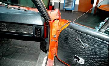 Thumbnail von 914 Coupé, říjen 1971, krvavě oranžová/černá