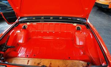 Thumbnail von 914 Coupé, říjen 1971, krvavě oranžová/černá