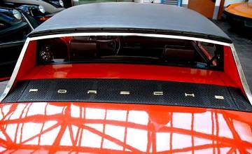 Thumbnail von 914 Coupé, říjen 1971, krvavě oranžová/černá