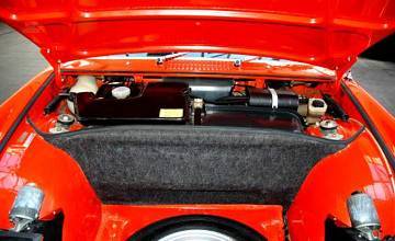 Thumbnail von 914 Coupé, říjen 1971, krvavě oranžová/černá