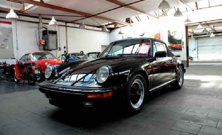 911 Carrera Cabriolét, Mai 1986, Schwarz/Vollleder Rot 