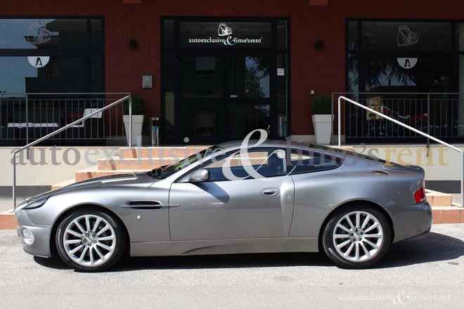 Aston Martin Vanquish V12