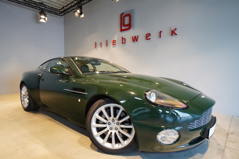 Aston Martin Vanquish V 12 6.0 in British Racing Green