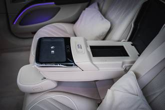 Thumbnail von Mercedes-Benz EQS  580 AMG + HYPERSCREEN