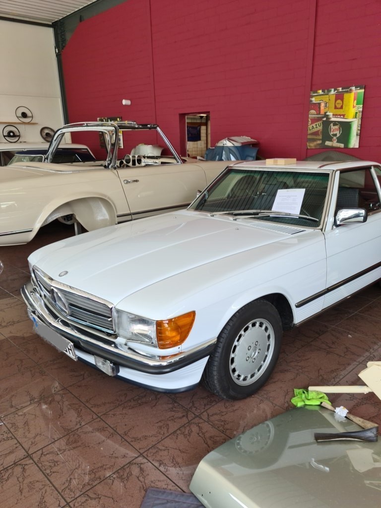Mercedes Benz 560 SL (R 107) in Topzustand