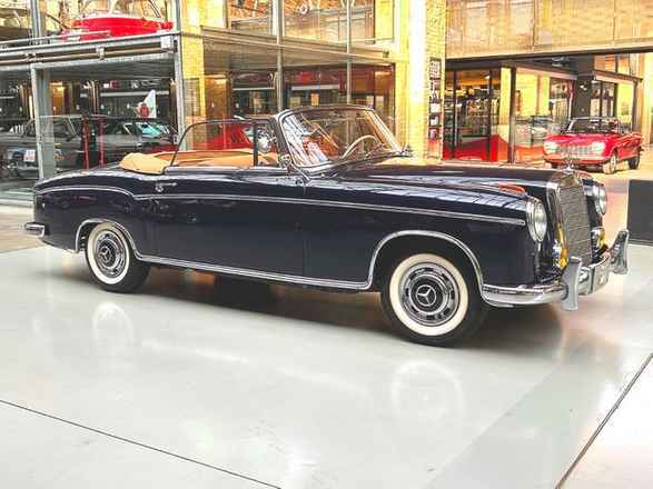 Mercedes-Benz 220S кабриолет - всего 213 км. после полной реставрации