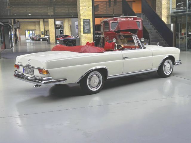 Mercedes-Benz 220 SEb Cabrio - droomachtig!