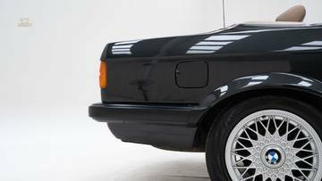 Thumbnail von BMW  320i '90