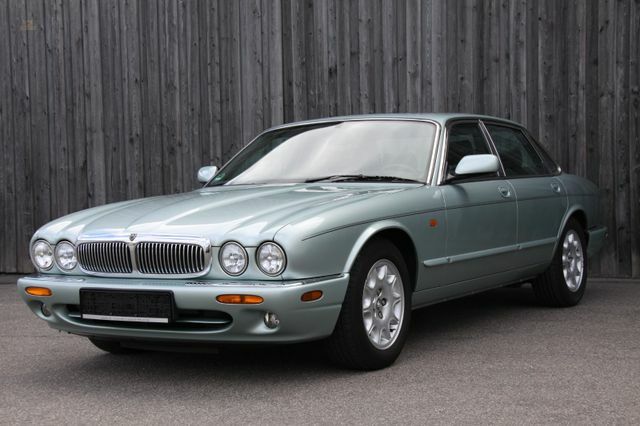 Jaguar XJ 4.0 Sovereign 3 года гарантии