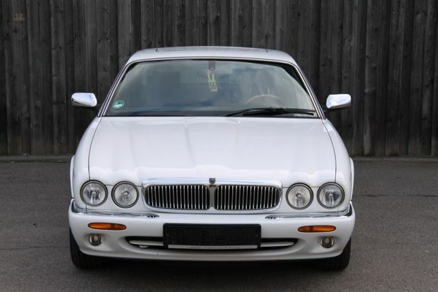 Jaguar XJ 4.0 Sovereign 3 года гарантии
