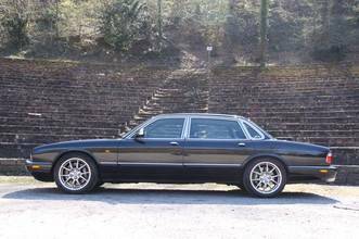 Thumbnail von Jaguar Daimler Super V8 длинная версия 3 года гарантии
