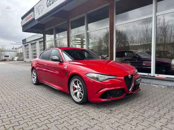 Alfa Romeo Giulia Quadrifoglio Akrapovic Sparco Carbon Seat