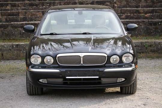 Jaguar Gepflegter XJR mit 1 Jahr Garantie