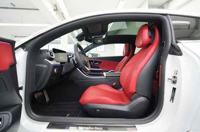 メルセデス・ベンツ CLE 180クーペ エディション AMGライン / パノラマ +++