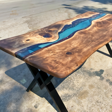 Thumbnail von Ein maßgefertigter Tisch von stiller Eleganz, kompromissloser Qualität und zeitloser Präsenz.