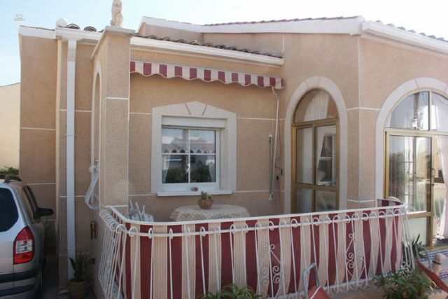 ***Sehr gepflegte Villa mit Wintergarten***