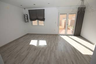 Thumbnail von ***Stadthaus in ausgezeichneter Lage, 3 Schlafzimmer, 2 Badezimmer, große Küche, Innenhof, Parkplatz etc.***