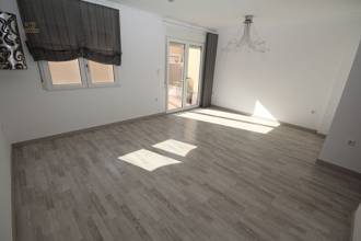 Thumbnail von ***Stadthaus in ausgezeichneter Lage, 3 Schlafzimmer, 2 Badezimmer, große Küche, Innenhof, Parkplatz etc.***