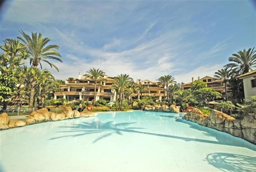 Luxus-Wohnung in Los Monteros R2771621
