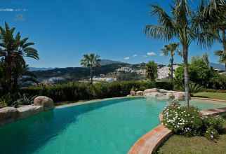 Thumbnail von Luxus-Villa in Monte Halcones R2524430