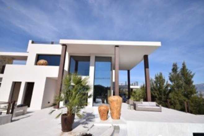 Luxus-Villa in Benahavis R2412605 
