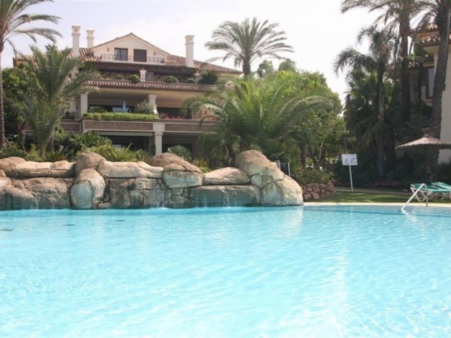 Luxus-Wohnung in Los Monteros R2777714