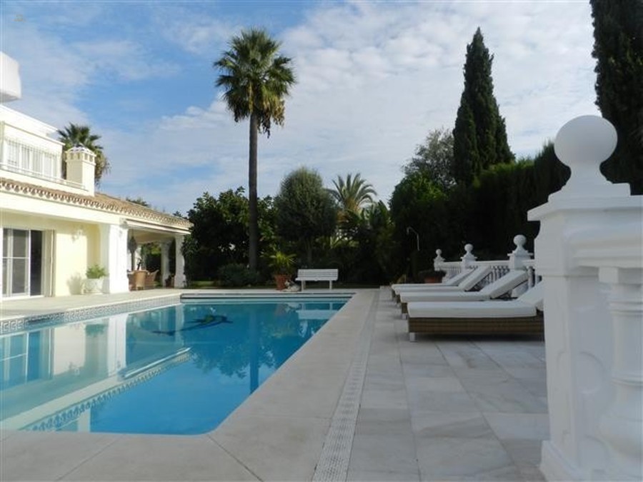 Luxus-Villa in Las Chapas R2787011