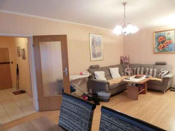 ***SCHÖNE ETAGENWOHNUNG mit 2 ZIMMERN, KÜCHE, BAD, BALKON im 7.OG***