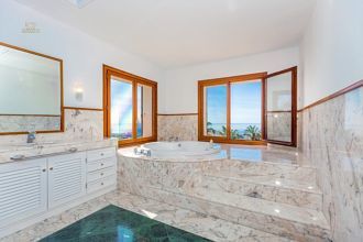 Thumbnail von Luxus-Villa in Sierra Blanca R2674664