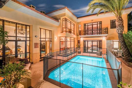 ***VILLA IN BAHIA DE BANUS, MARBELLA - PUERTO BANUS***