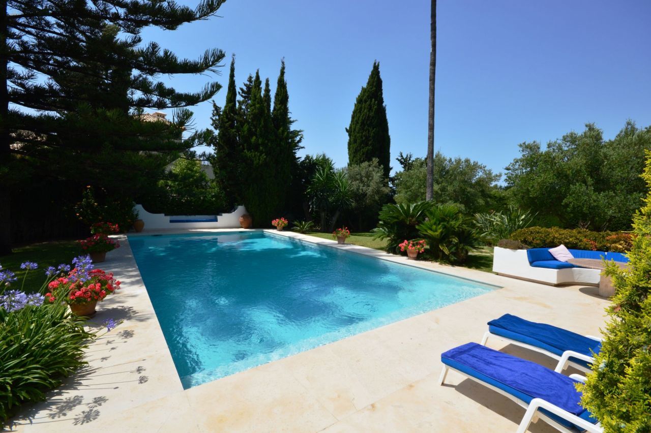 ***TRAUMHAFTE VILLA IN DER GOLDENEN MEILE IN MARBELLA***