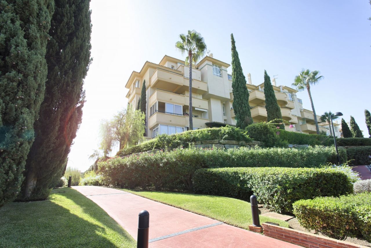 ***SCHÖNE WOHNUNG IN ELVIRIA HILLS, MARBELLA OST***