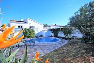 Thumbnail von ***Entzückende kleine Villa mit Pool - 2 SZ, 2 BZ, nur 300 m vom Strand***