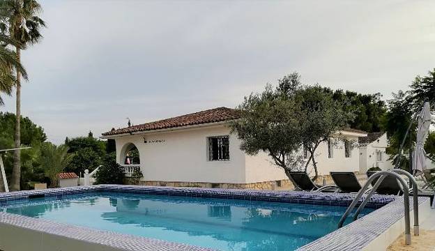 ***Gepflegte Villa mit Swimmingpool und Gästewohnung im Raum Muchamiel***