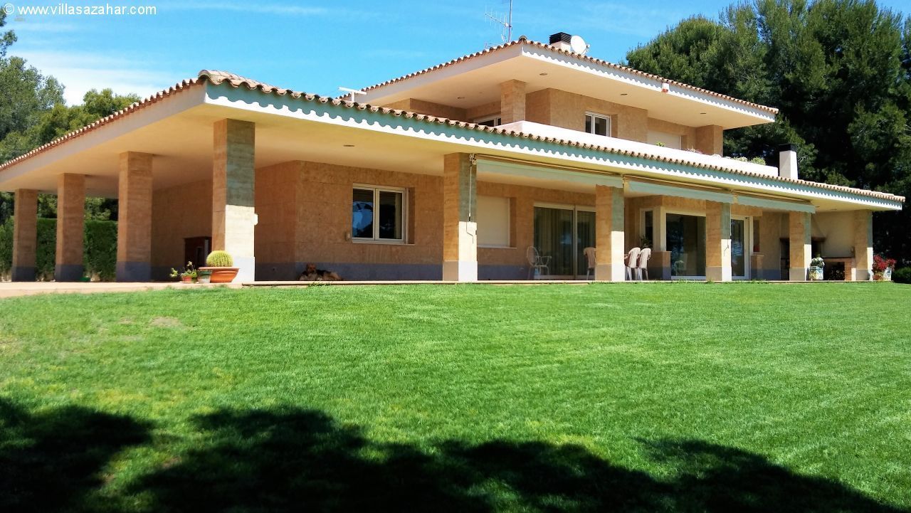 ***Premium Villa auf 1.680 m² Grundstück mit Meerblick in Bestlage***