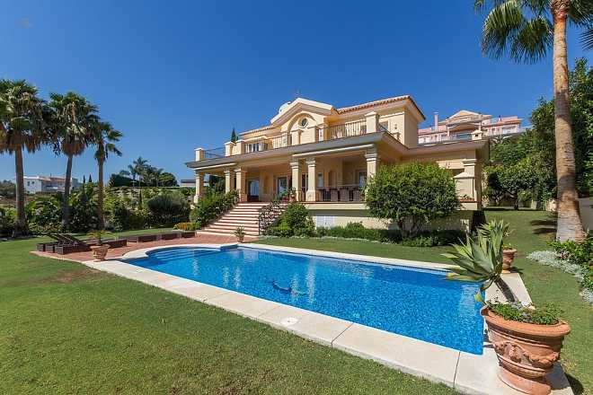 Luxus-Villa in Los Flamongos R2763950 