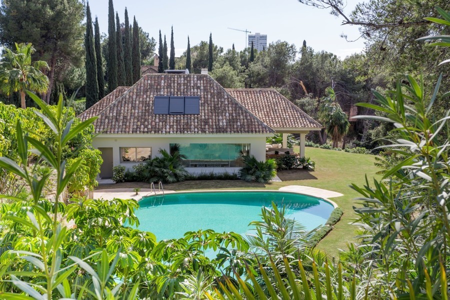 Luxus-Villa in Los Monteros R2697371