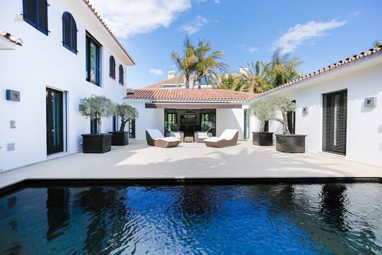 Luxus-Villa in Los Monteros R2798048