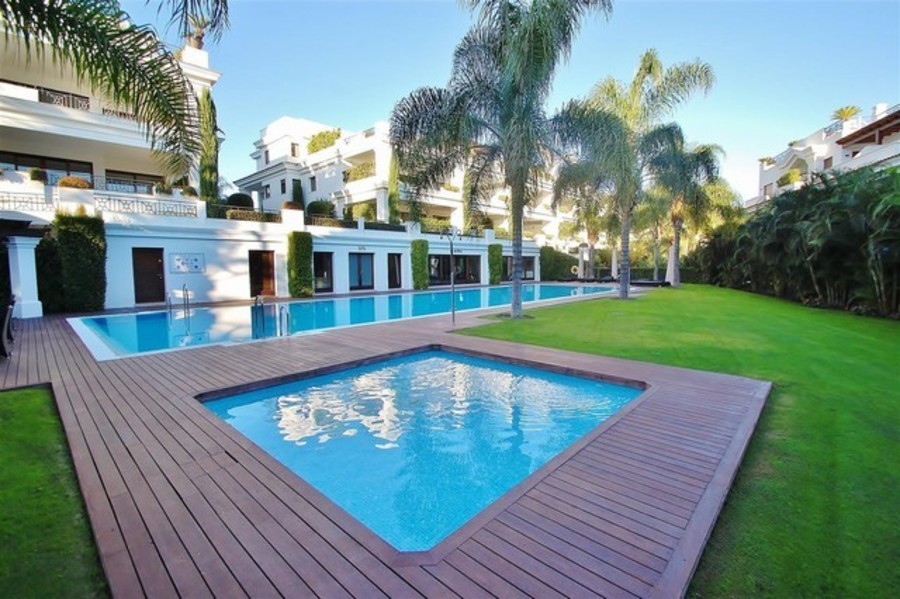 Luxus-Wohnung in Estepona R2804858