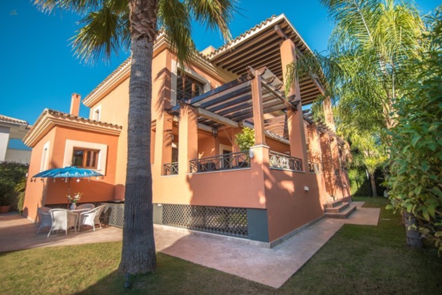 Luxus-Villa in Los Monteros R2804150