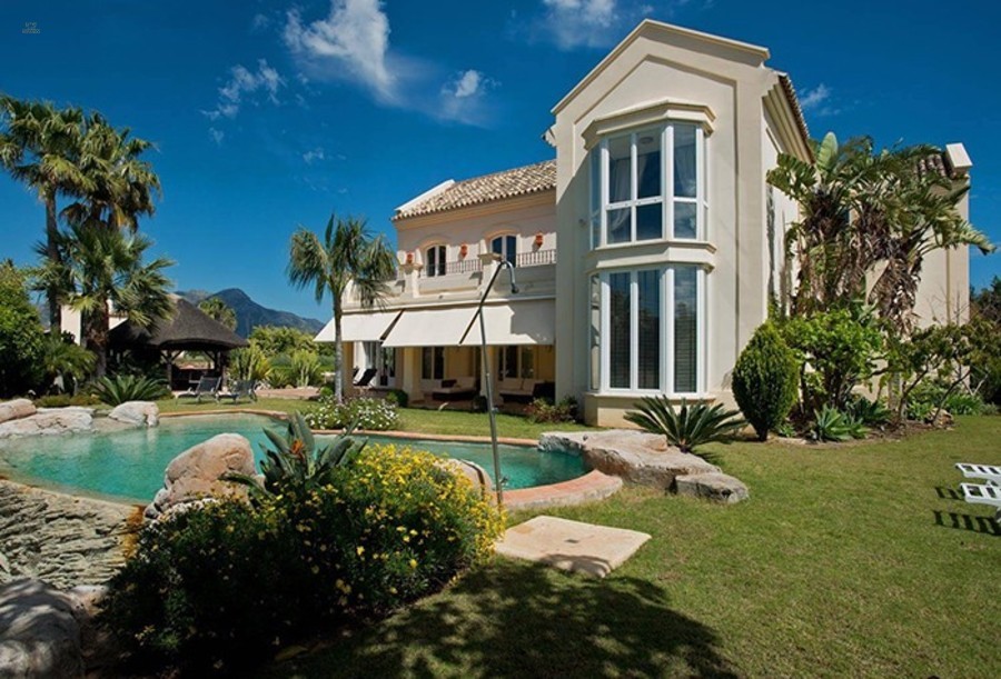 Luxus-Villa in Monte Halcones R2794208