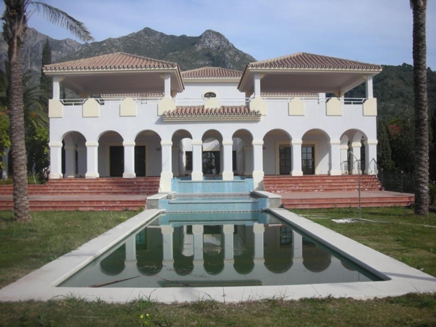 Luxus-Villa in Sierra Blanca R2499152