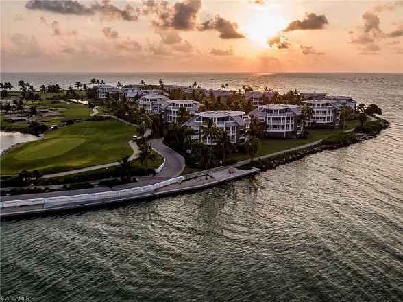 1608 Lands End Village