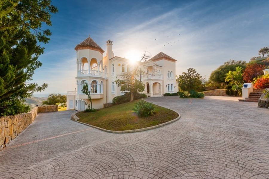 Luxus-Villa in Benahavis  R2794322