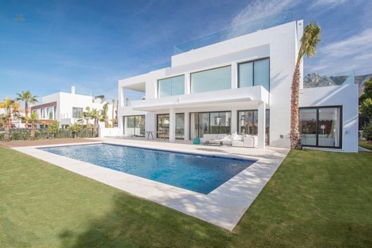 Luxus-Villa in The Golden Mile R2431187 