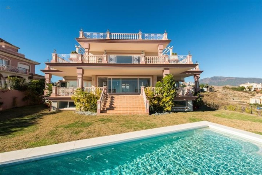 Luxus-Villa in Los Flamingos R2765285