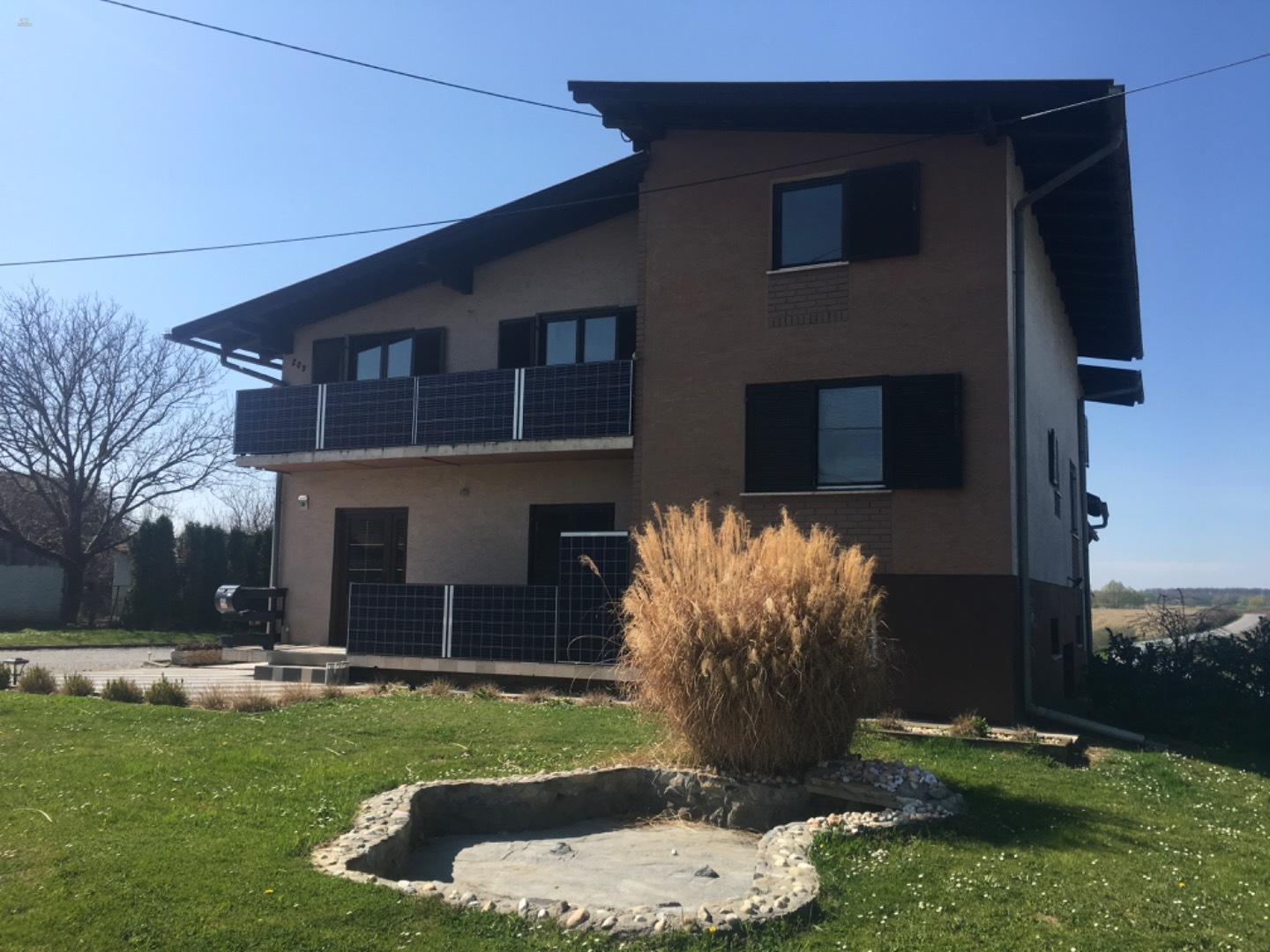 Gepflegtes Anwesen mit Halle von 600m2